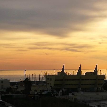 Grande, Vista Mare A 2 Passi Dalla Spiaggia Lido di Ostia Exteriör bild