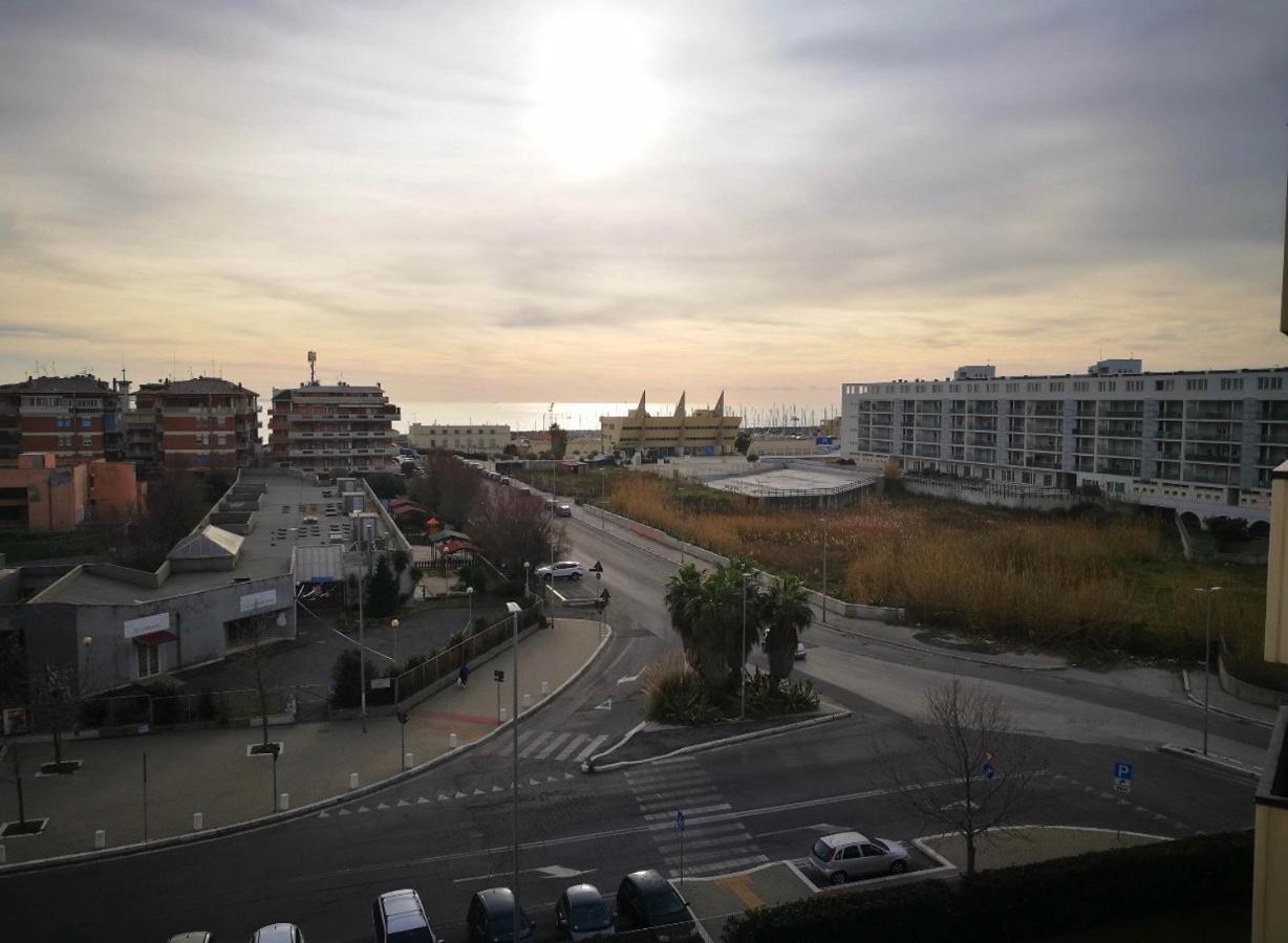 Grande, Vista Mare A 2 Passi Dalla Spiaggia Lido di Ostia Exteriör bild
