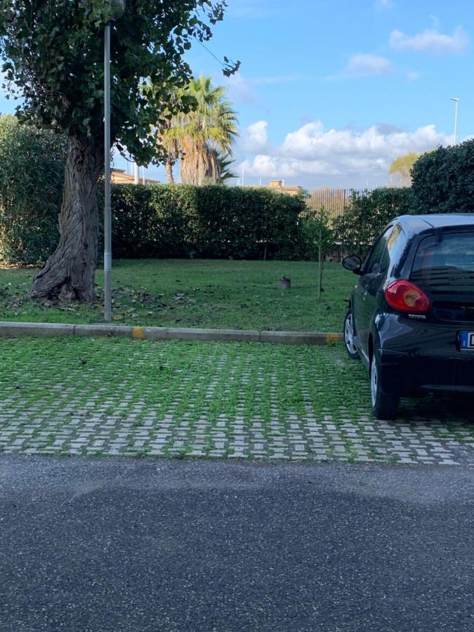 Grande, Vista Mare A 2 Passi Dalla Spiaggia Lido di Ostia Exteriör bild